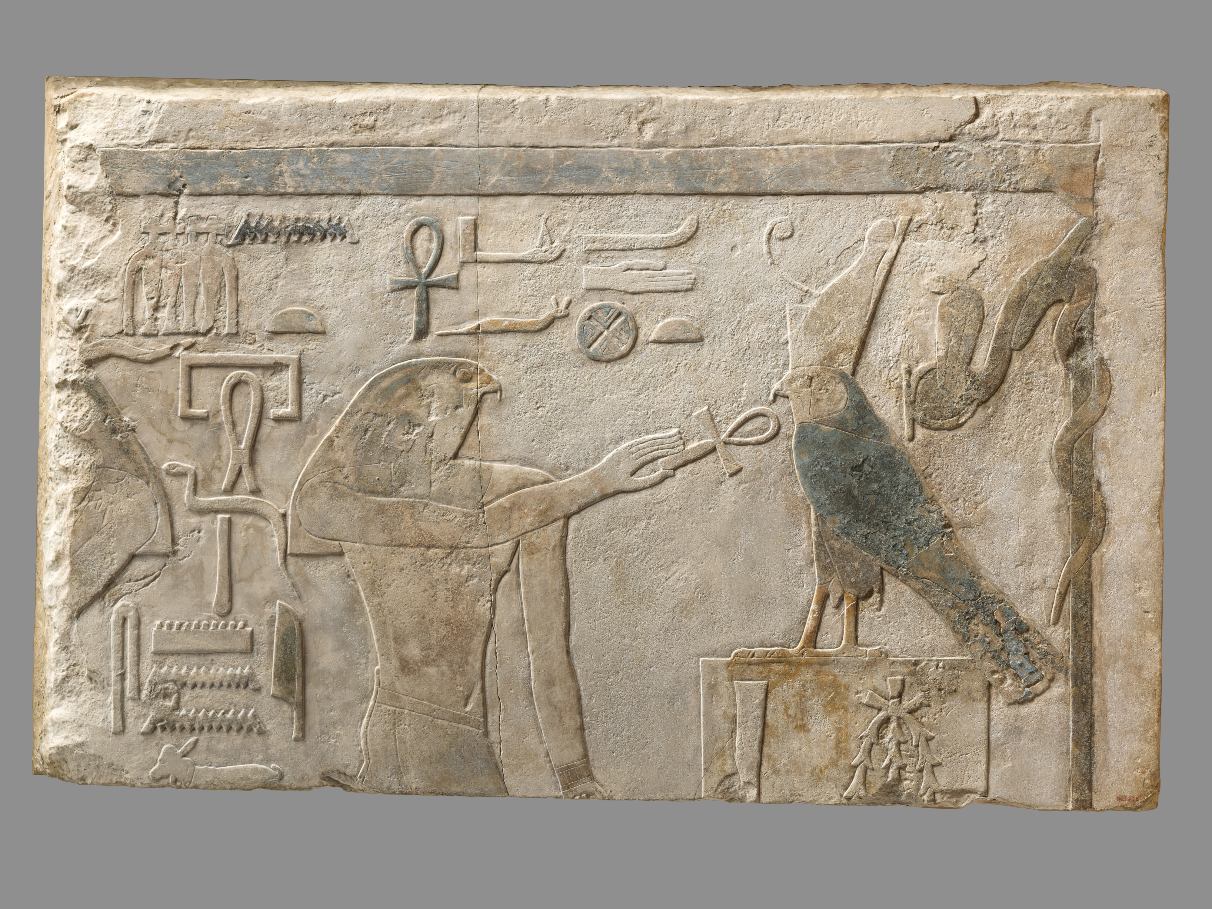 Lintel depicting Horus offering an <em>ankh</em> sign to the Horus name of King Amenemhat I
