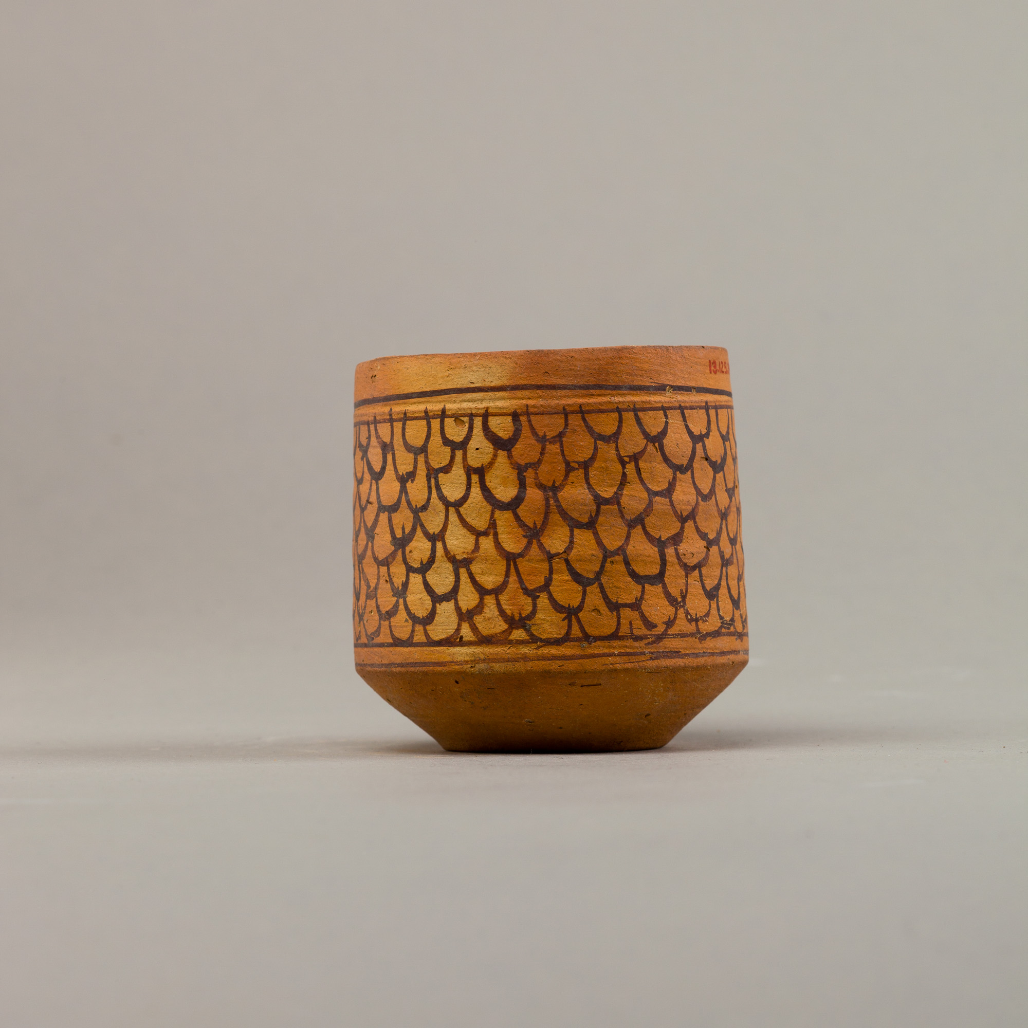 Cup with feather (?) decoration