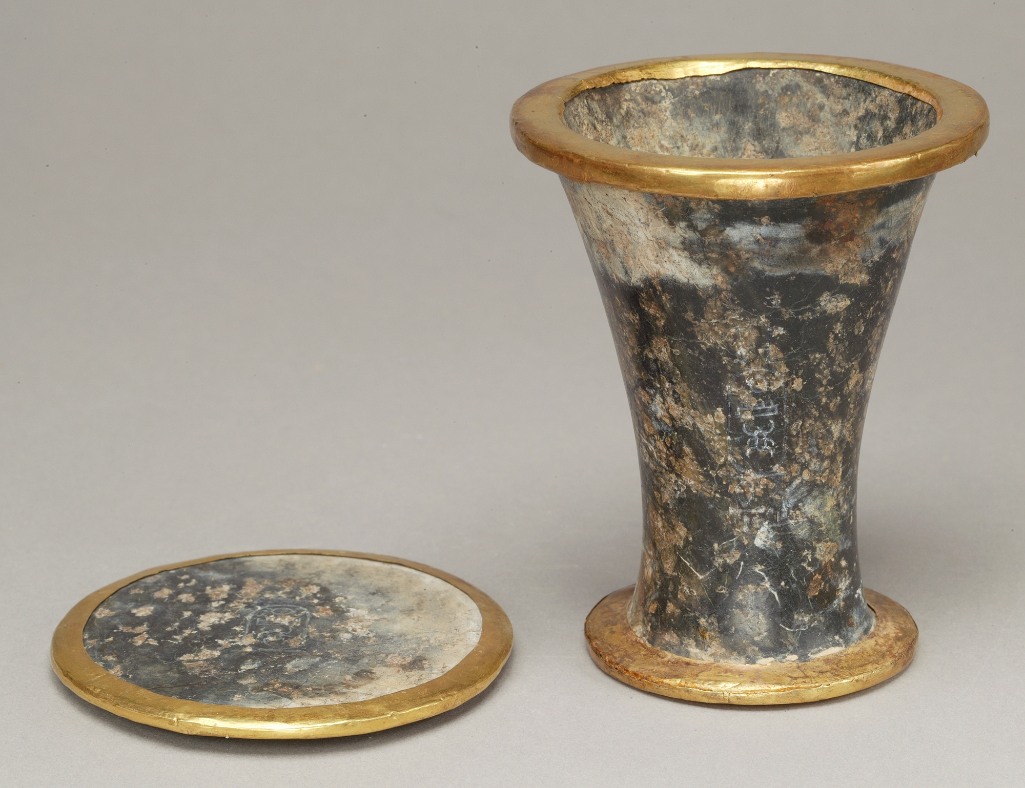Ointment jar and lid naming Thutmose III