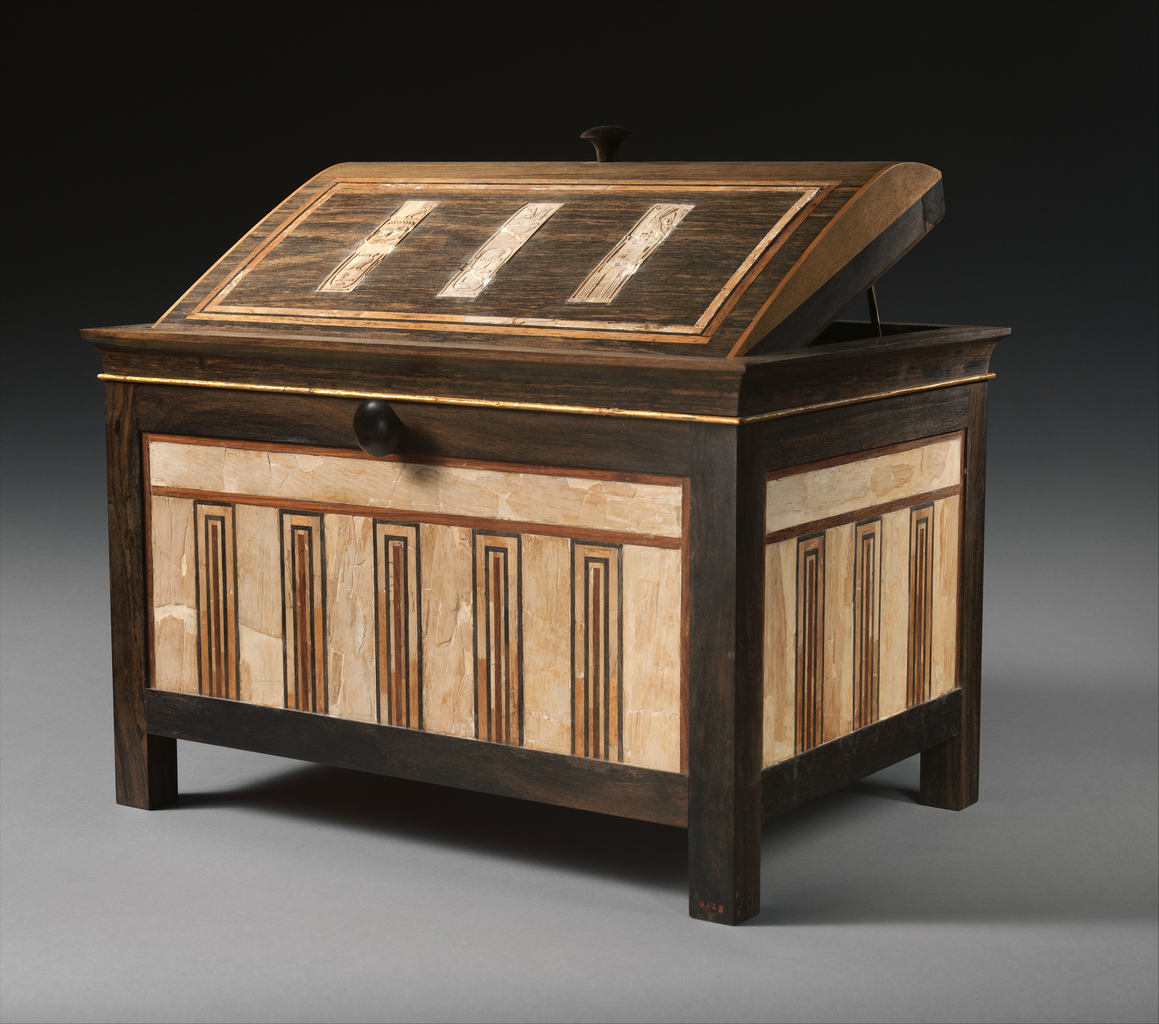 Inlaid box for cosmetic vessels of Sithathoryunet