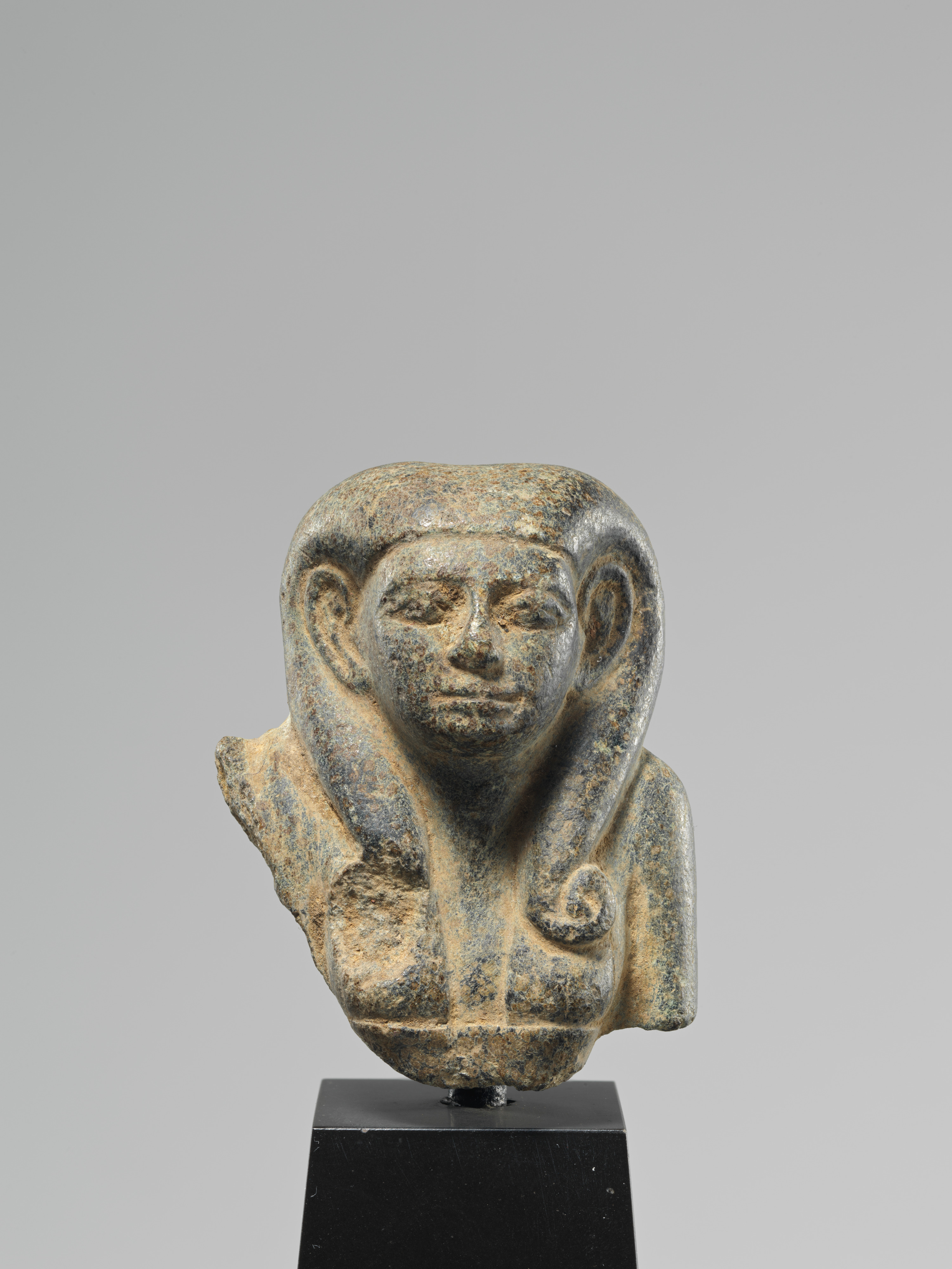Upper half of a woman from a pair or group statue