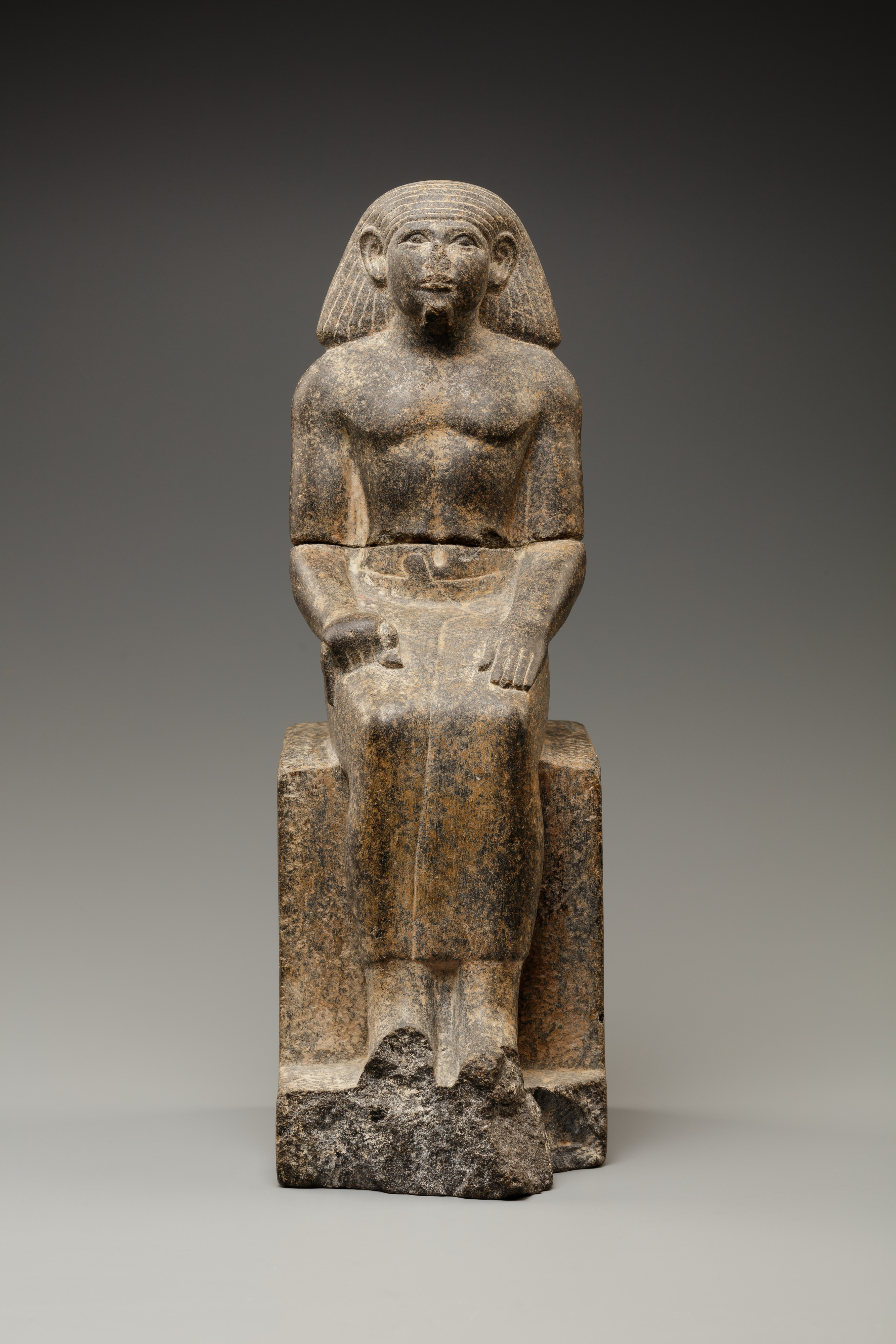 Seated statue of Kay