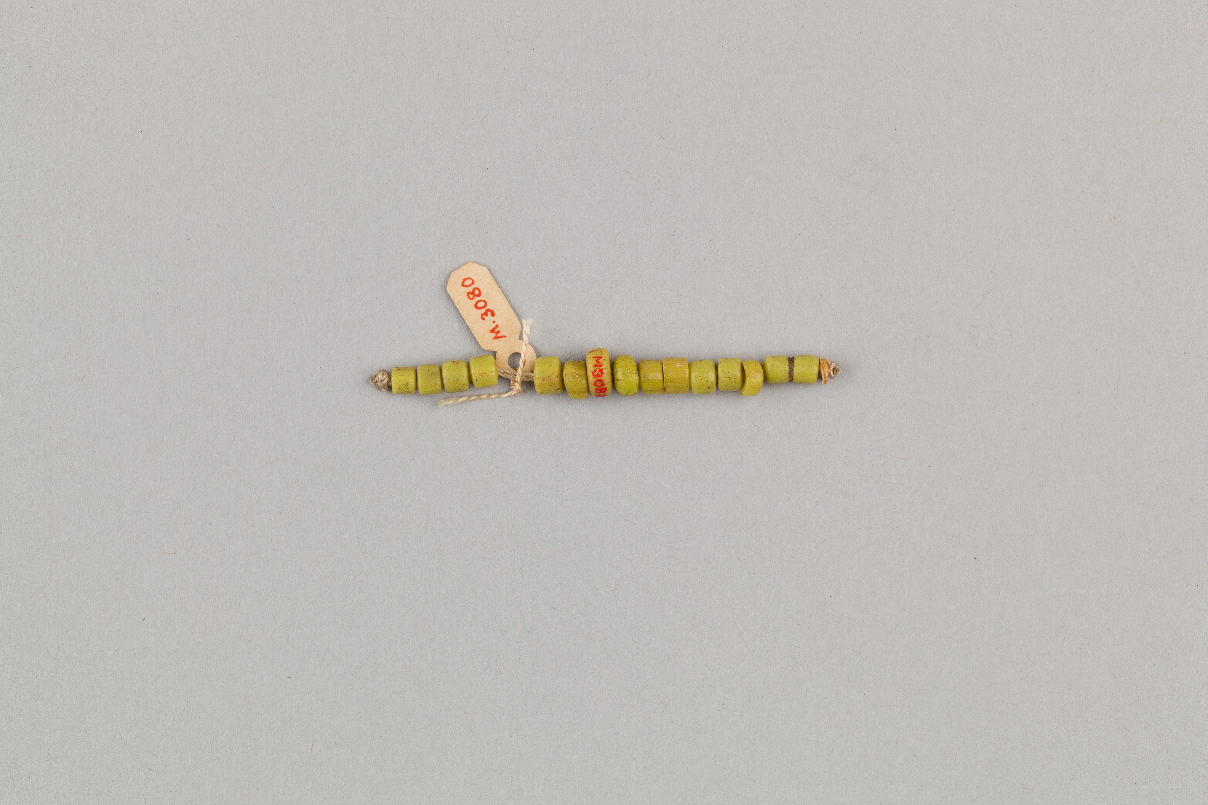String of 15 disc beads