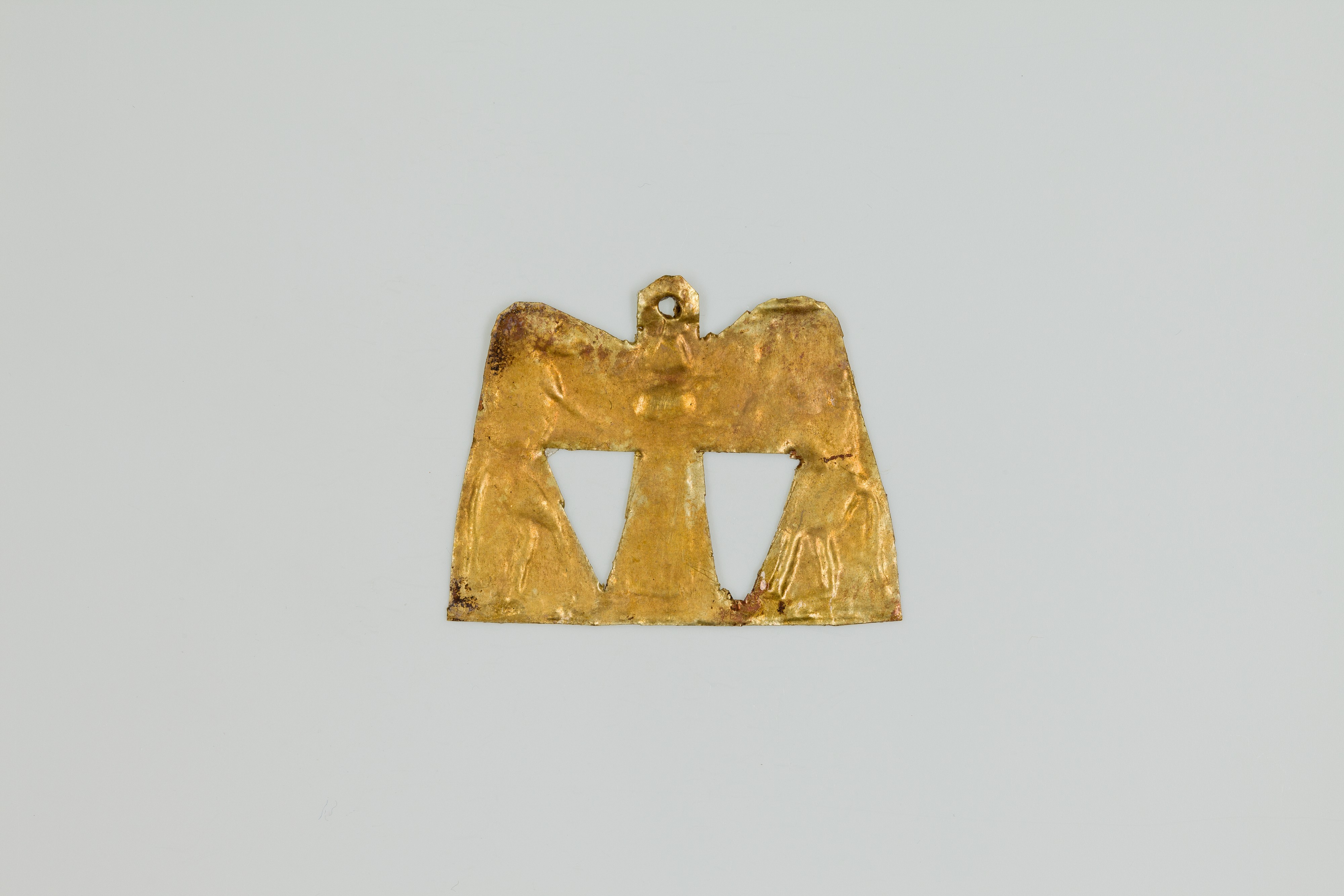 Amulet depicting two baboons flanking a djed pillar with sundisk and atef-crown