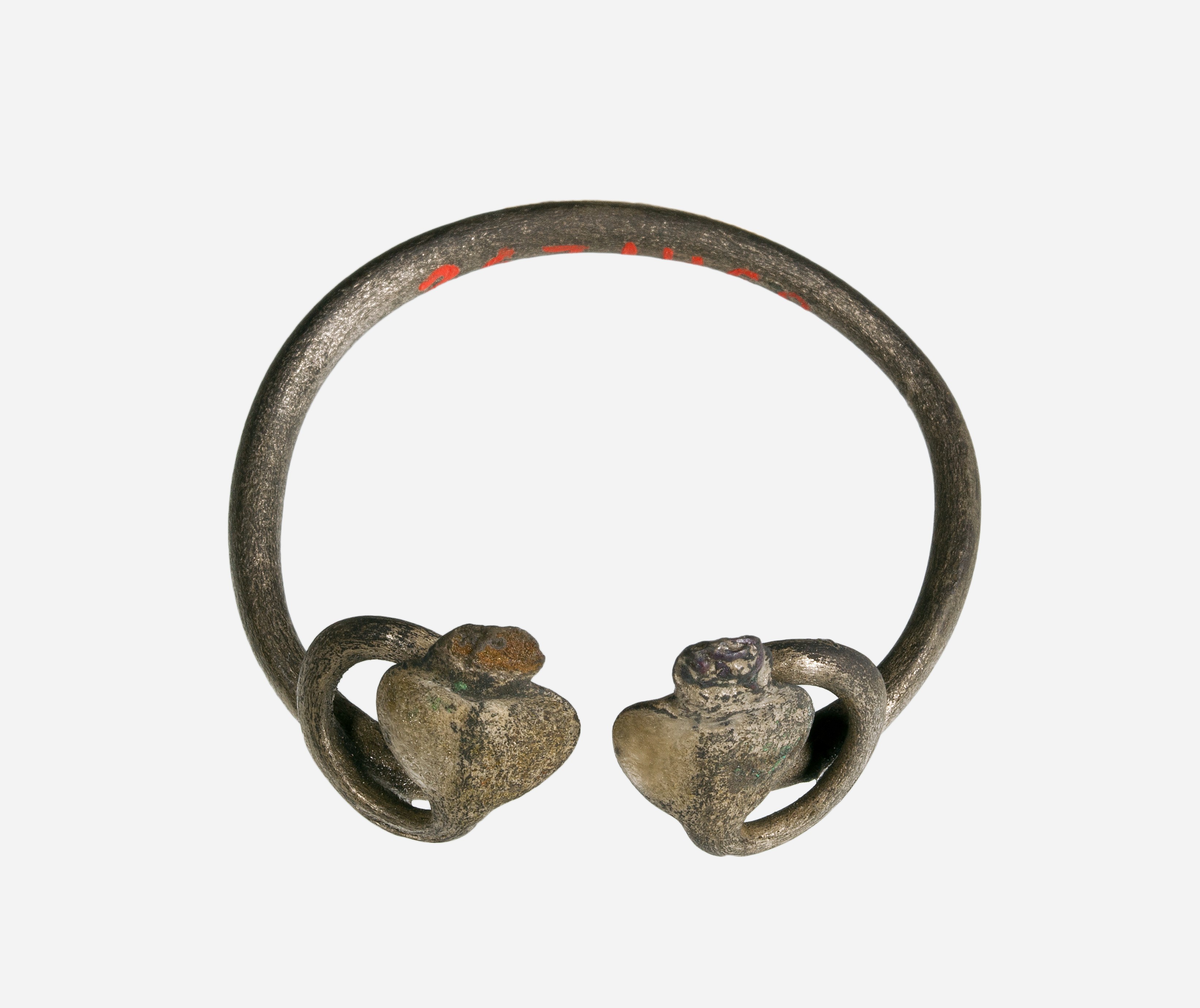 Bracelet with two uraei
