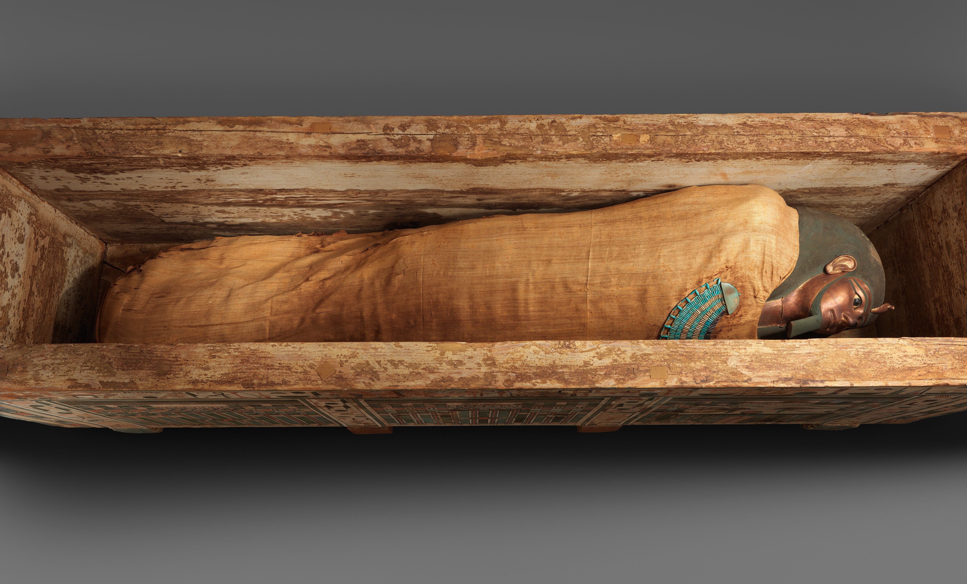 Mummy of Khnumhotep with mask and broad collar