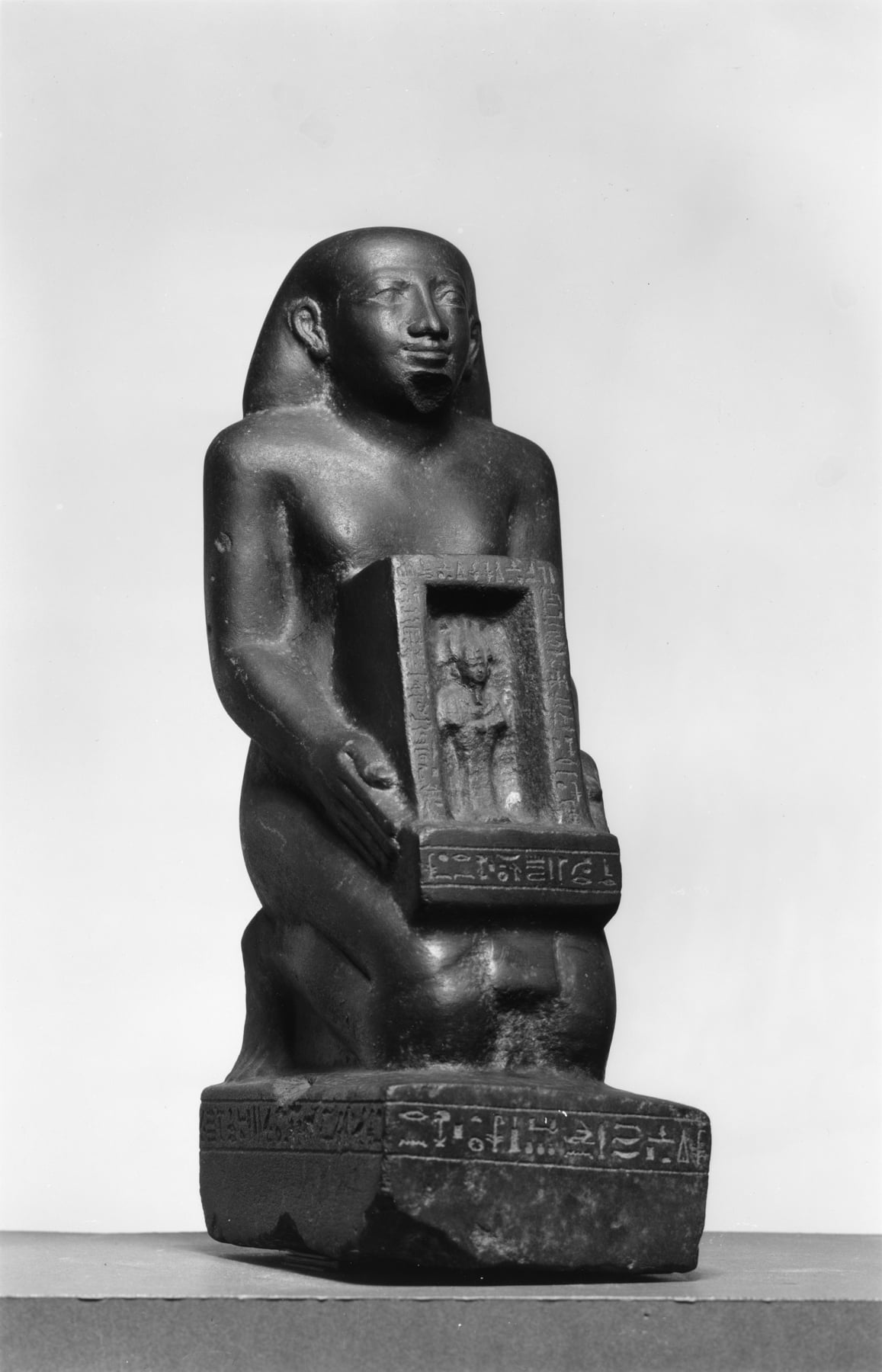 Pe-Kher-Khons Holding the Shrine of Osiris
