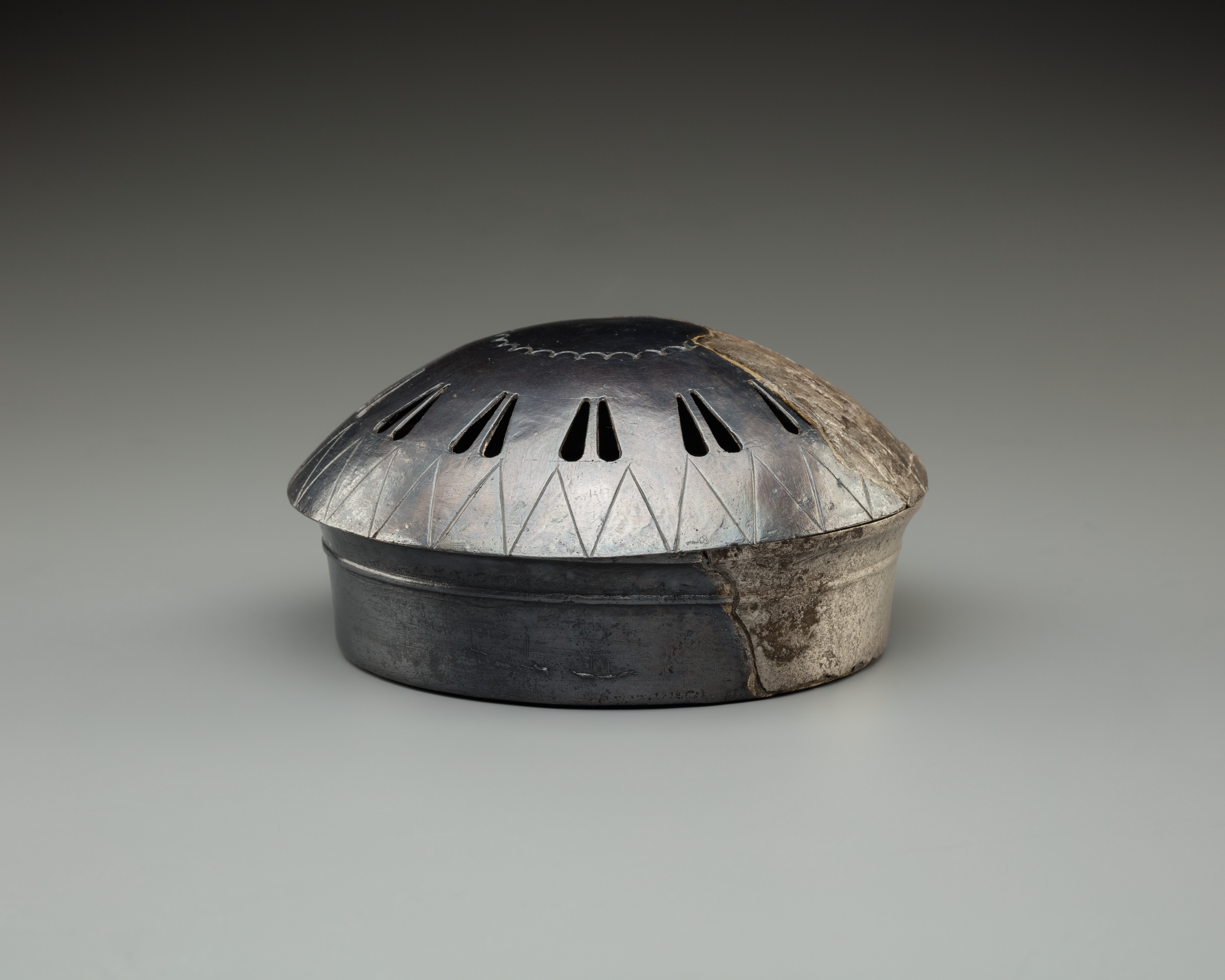 Incense burner with its chain