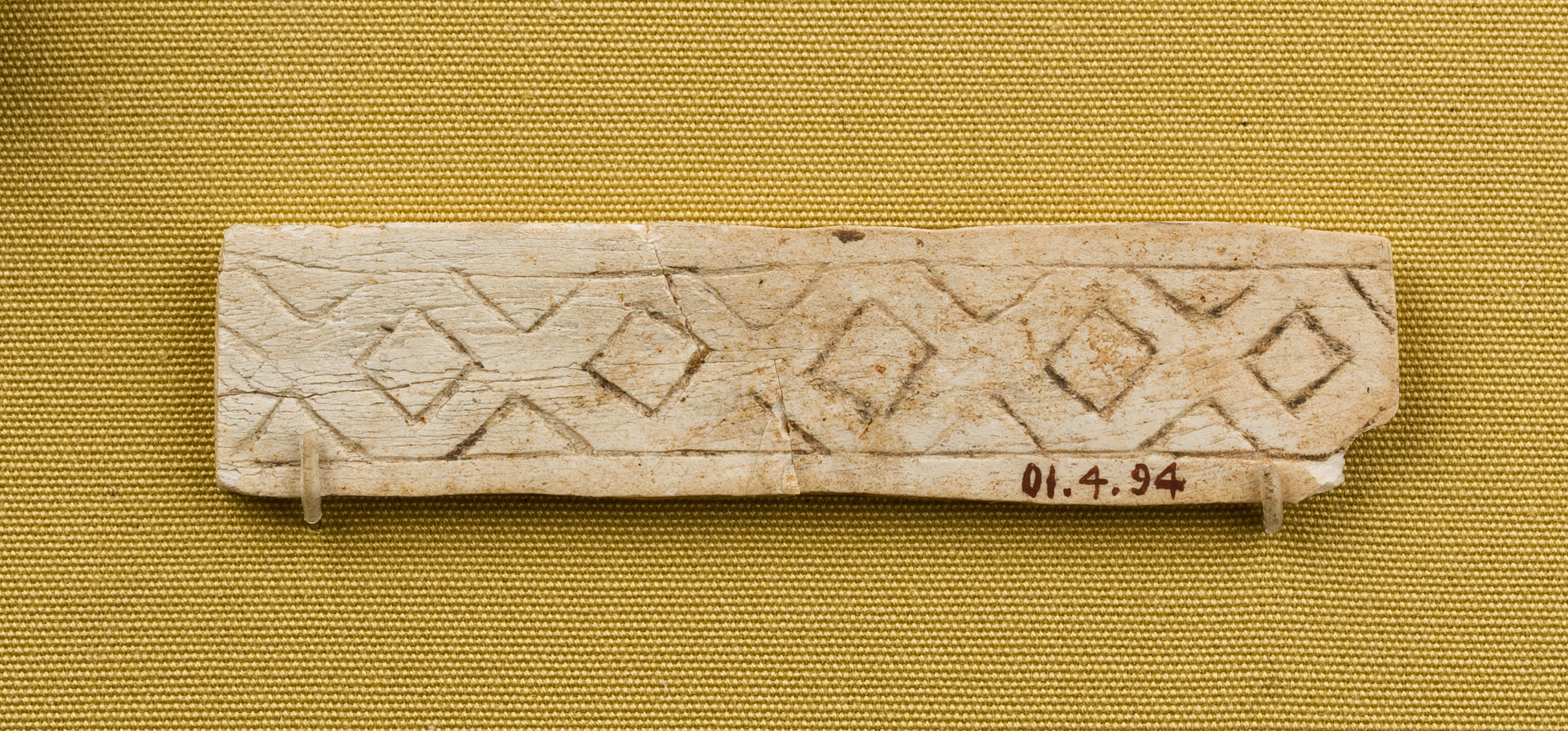 Box inlay with a geometric pattern