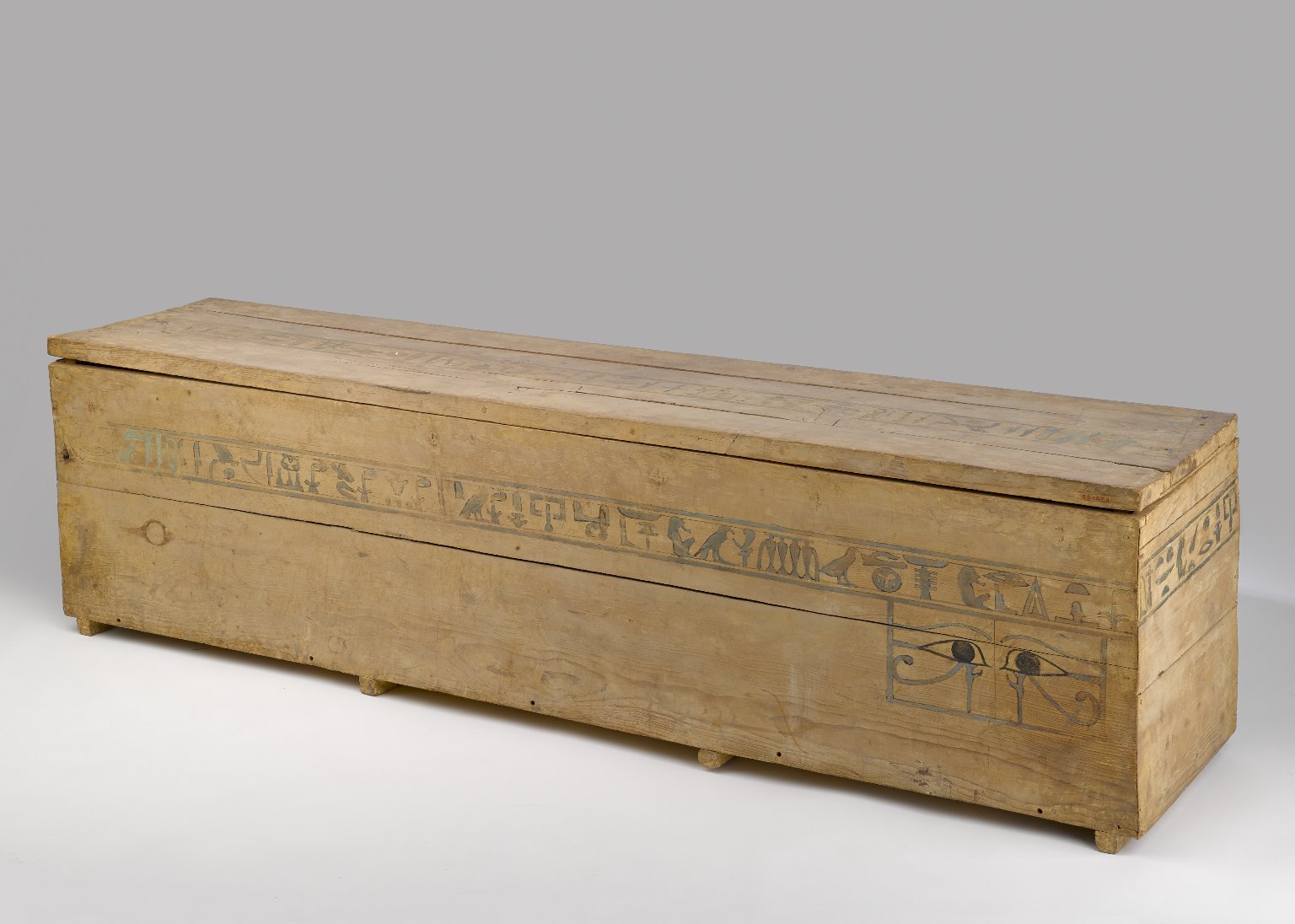 Coffin and Cover of Princess Mayet