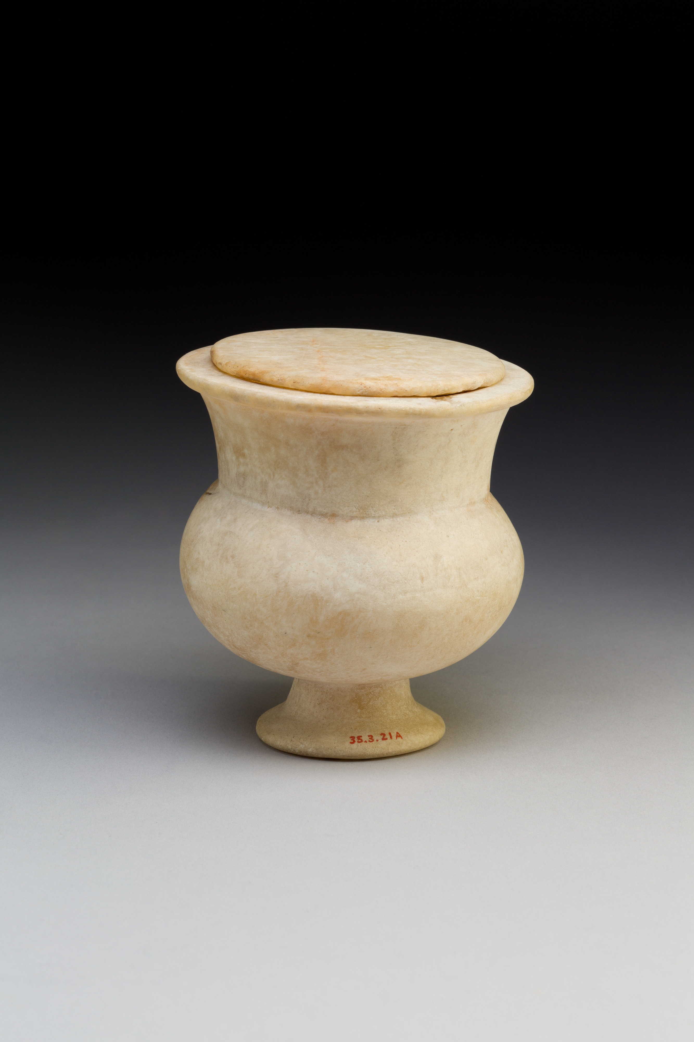 Open-Mouthed Cosmetic Jar with Lid