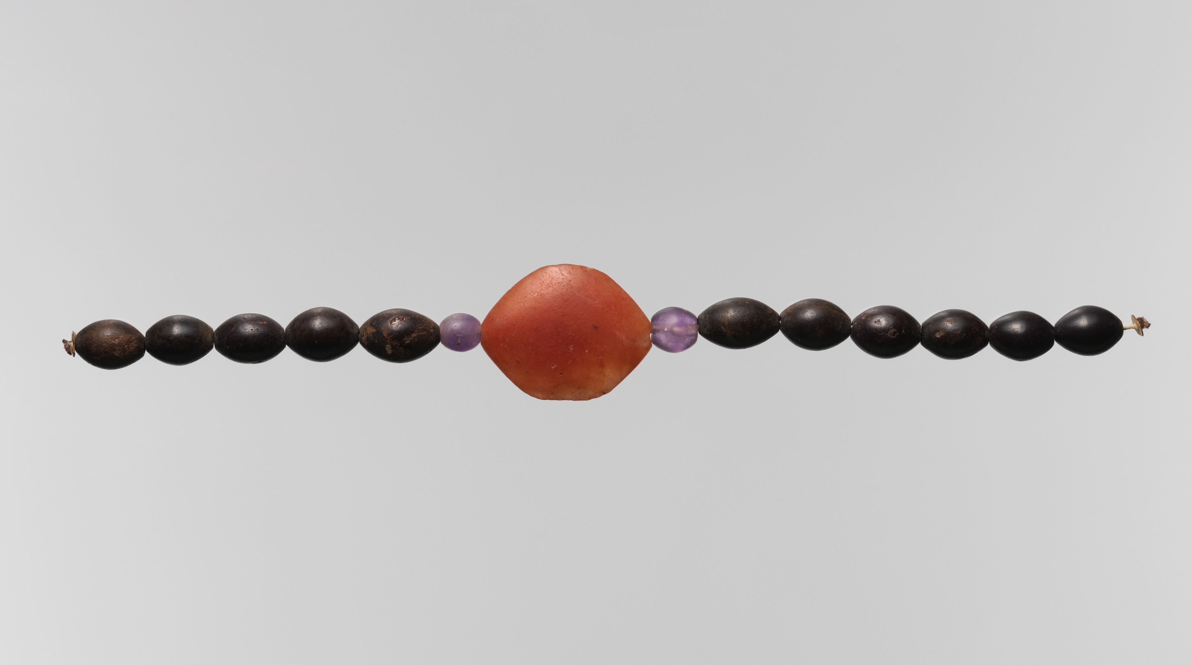 String of beads, barrel and one acacia