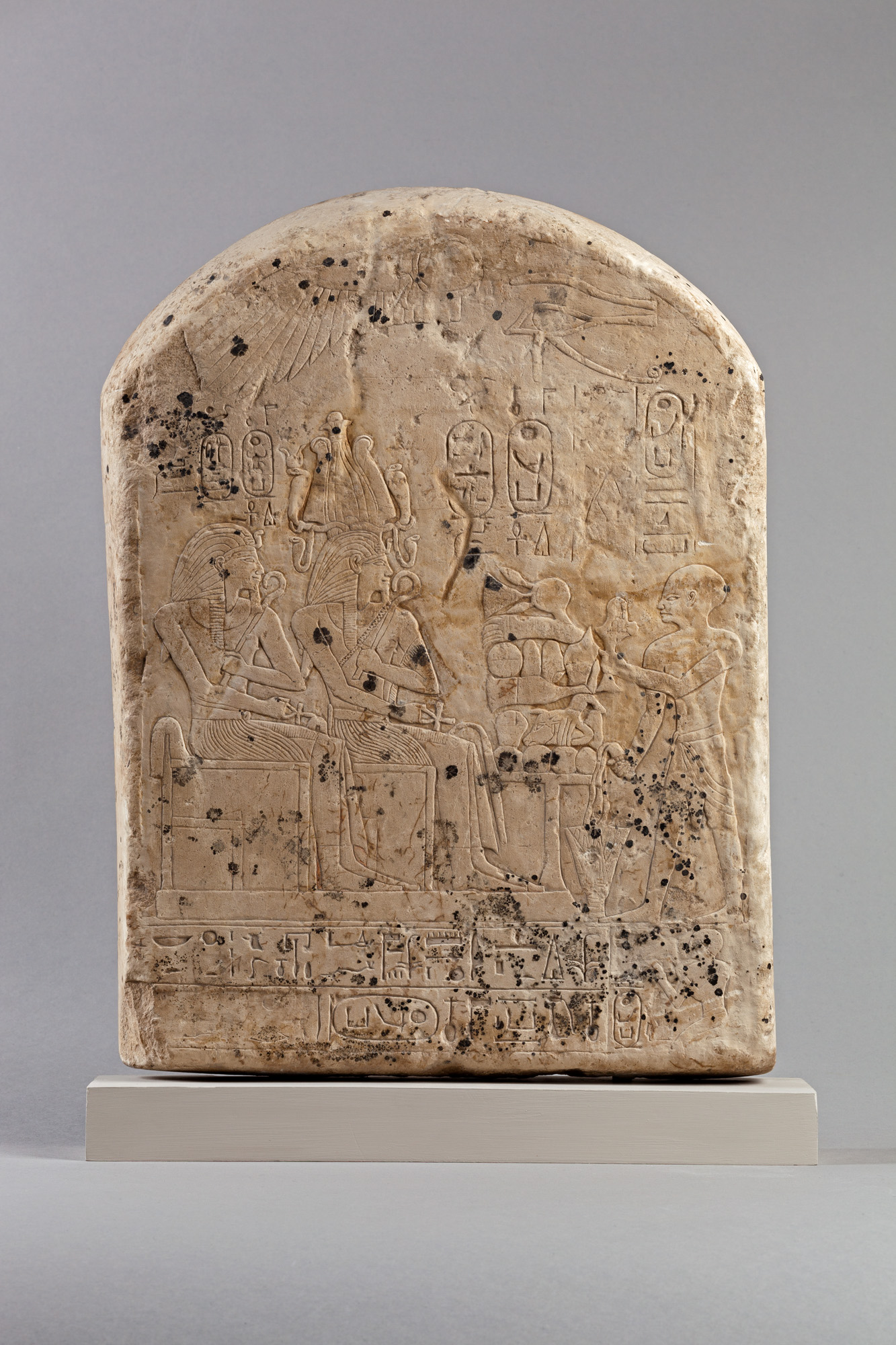 Stela of Qenamun worshipping Amenhotep I and Senwosret I