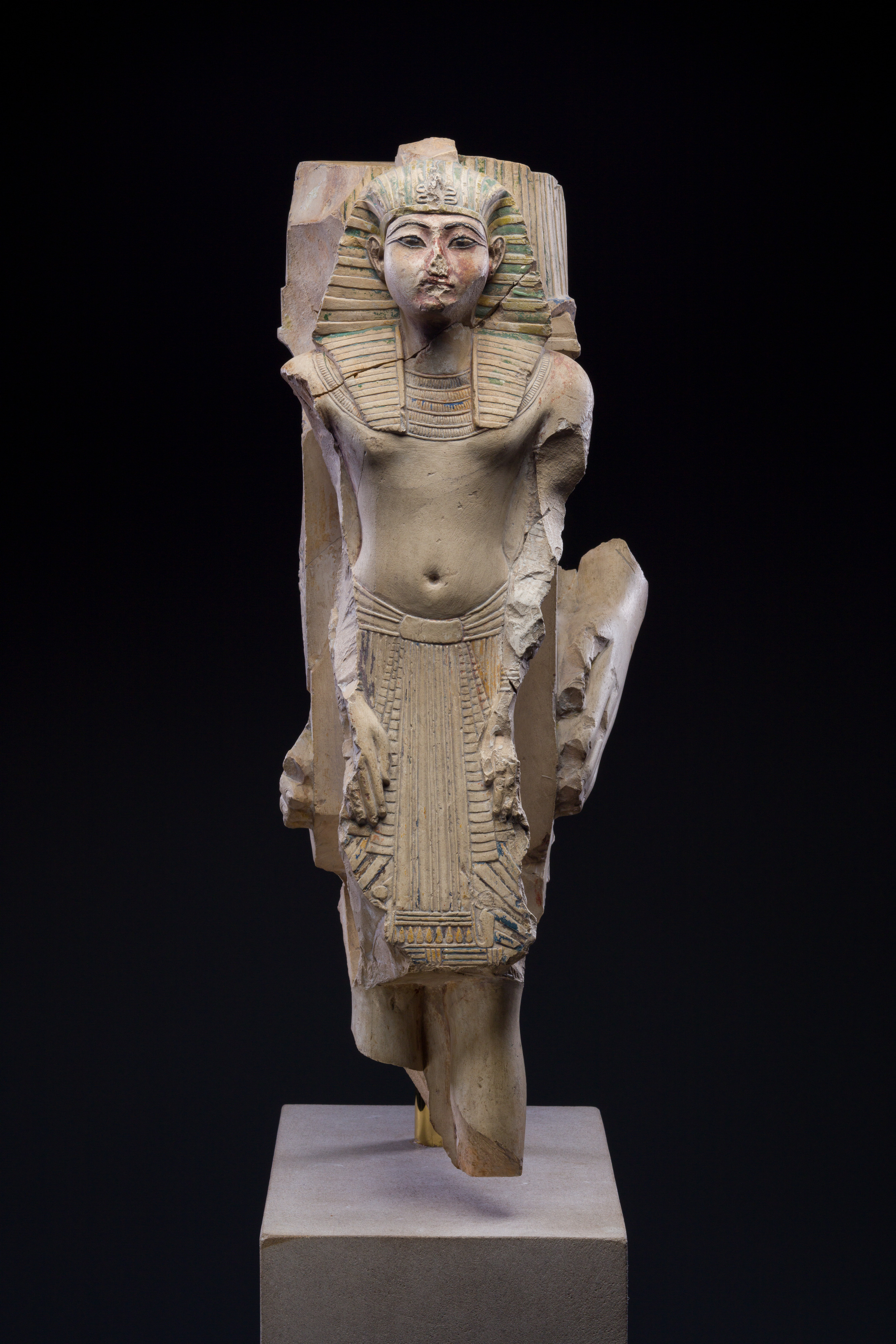 Figure of a king as part of a group proffered by an official of Ramesses II