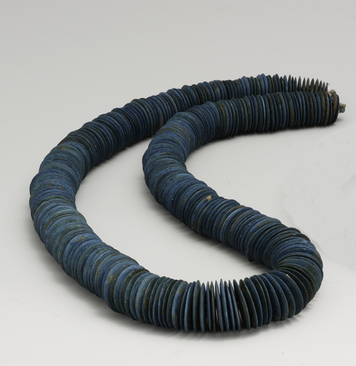 String of lentoid beads