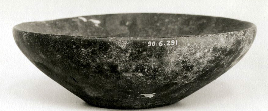 Shallow bowl