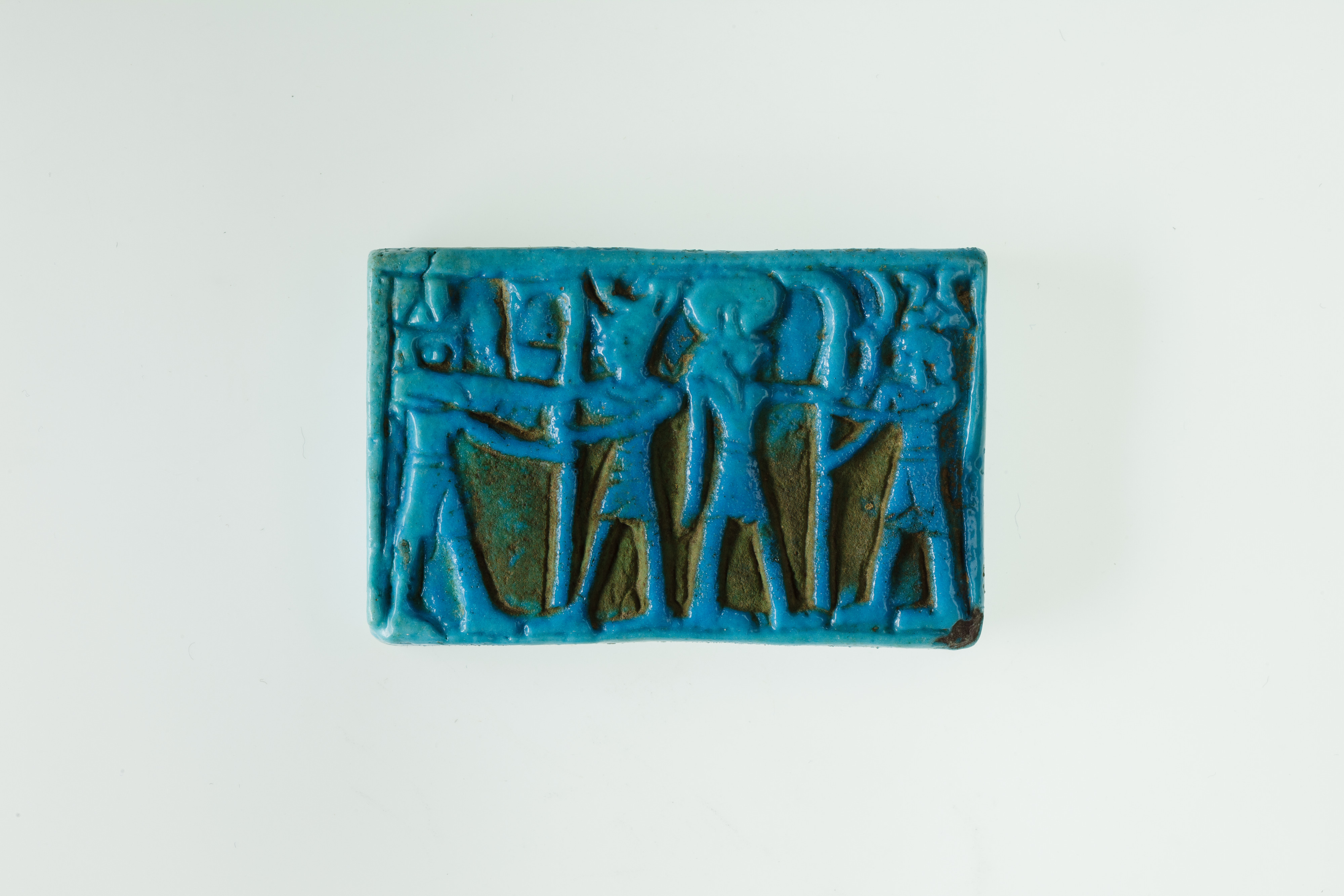 Spacer-bead with images of divinities and a king
