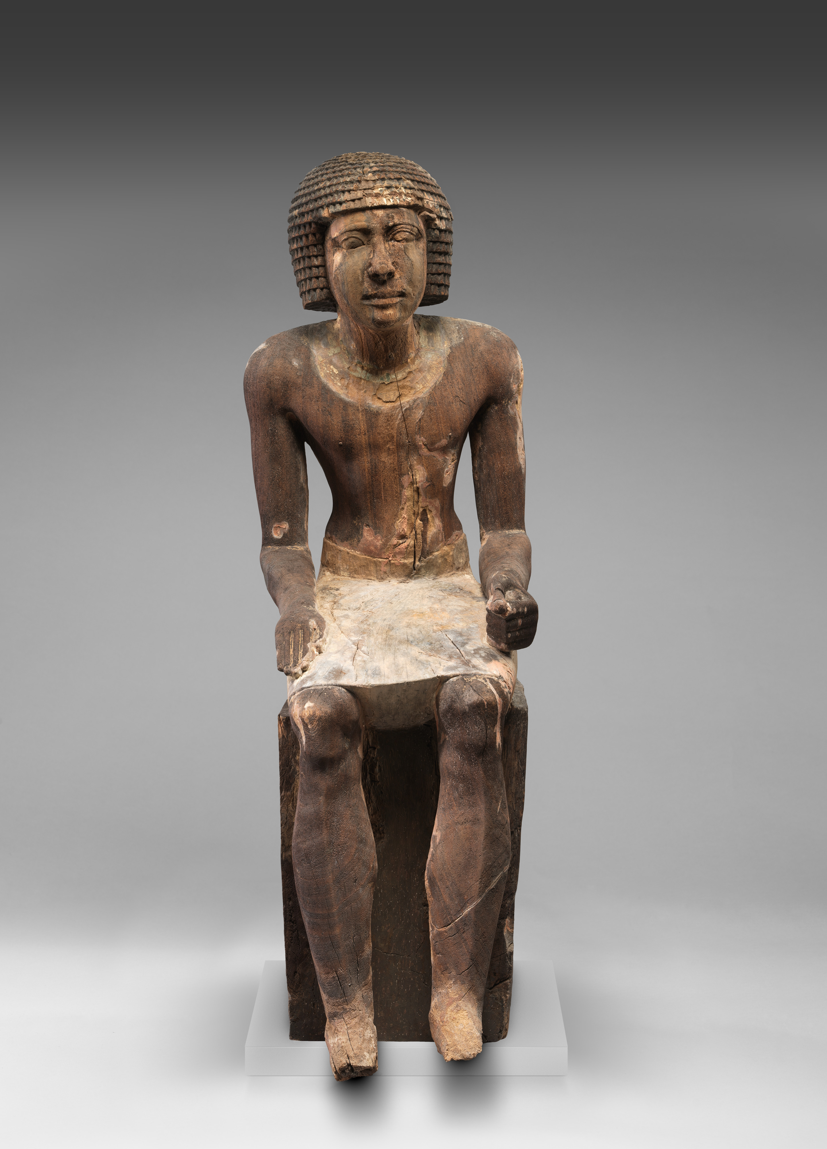 Seated Mitry with echelonned wig