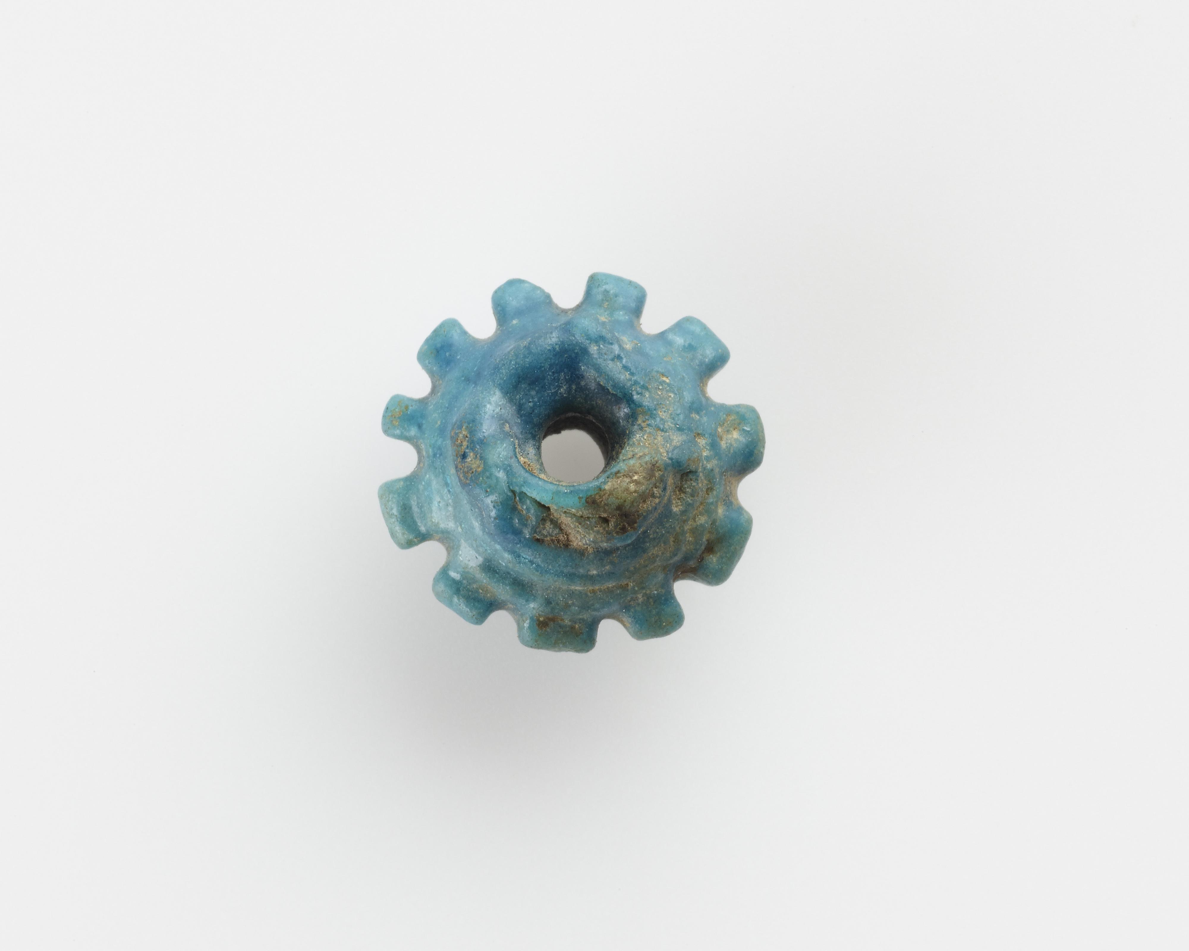 Bead, with lobed shoulder