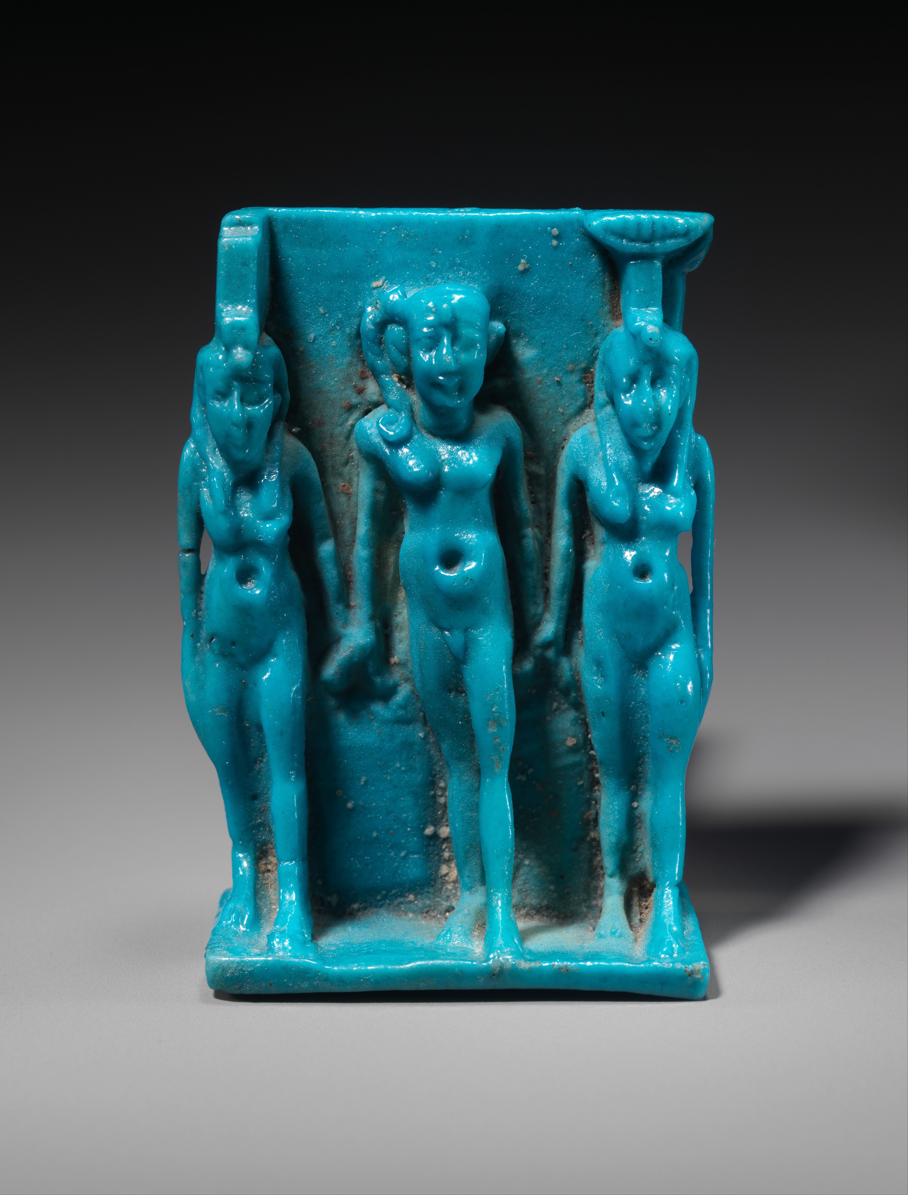 Triad amulet depicting Horus the Child with Isis and Nephthys