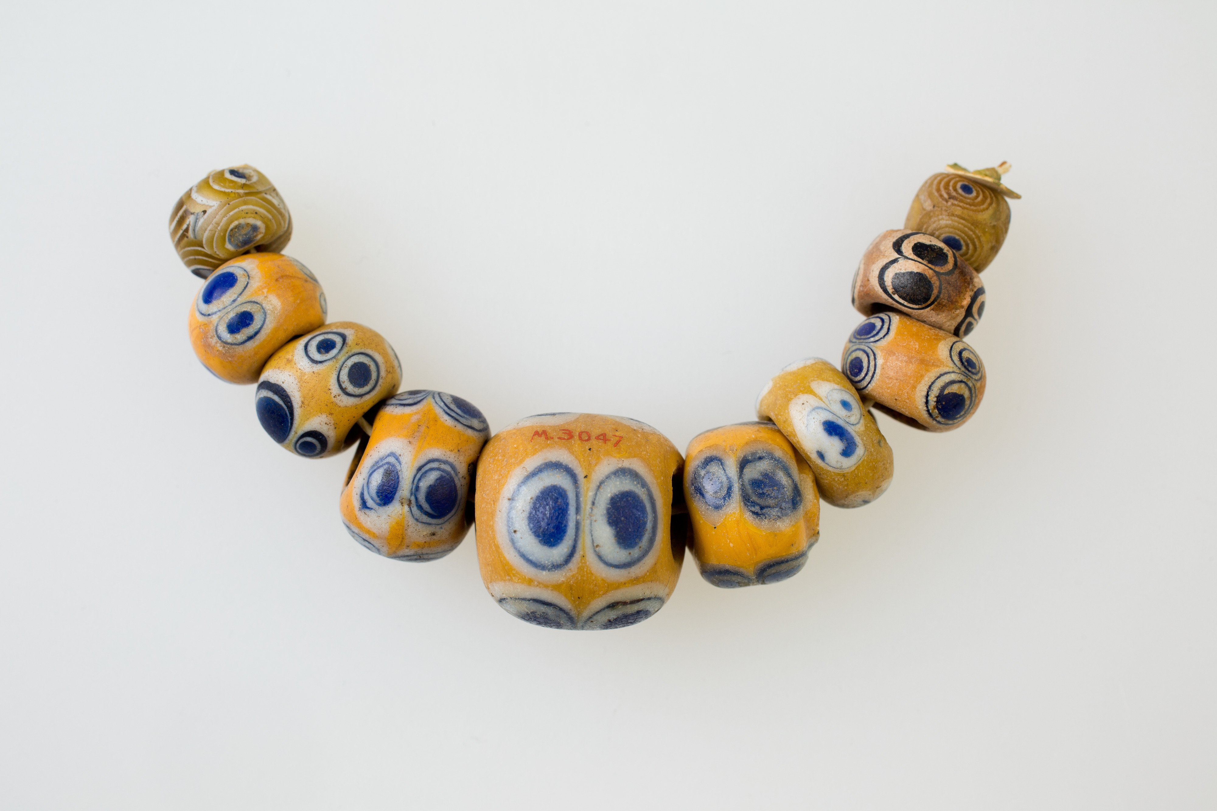 String of 10 Eye Beads