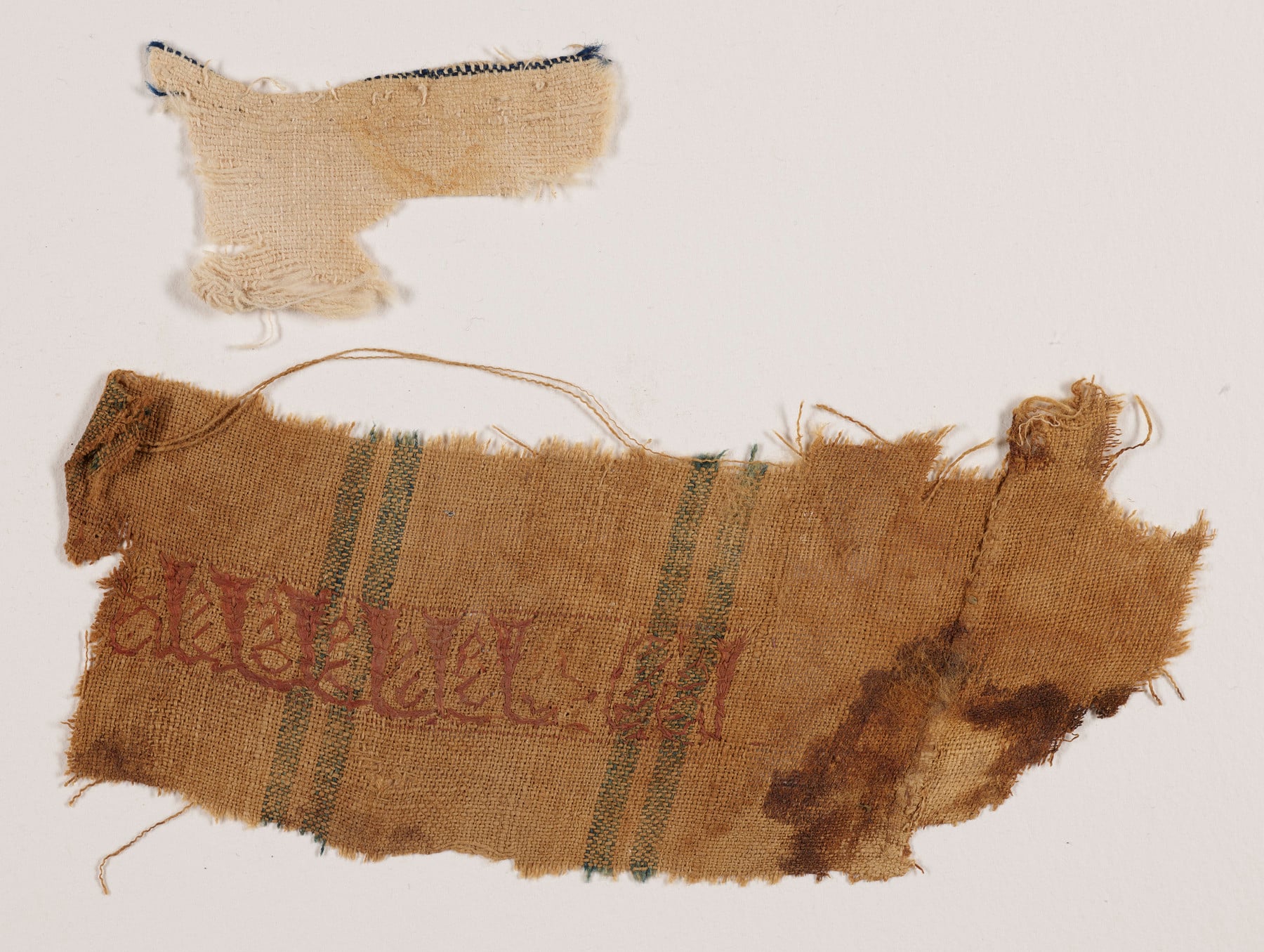 Tiraz fragment with repetition of Arabic ""lams""